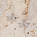 Pendientes de gota minimalistas de libélula plateada