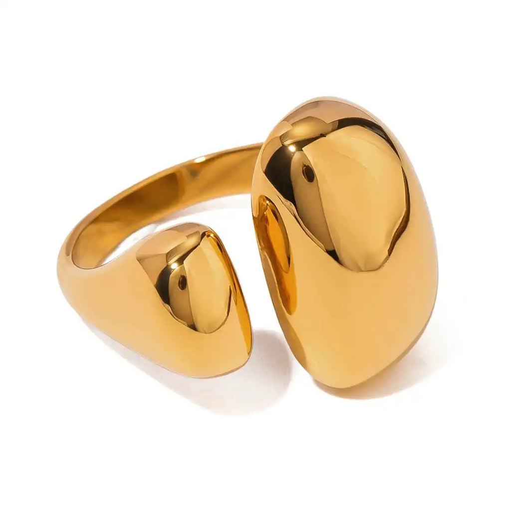 Anillo de oro fluido minimalista