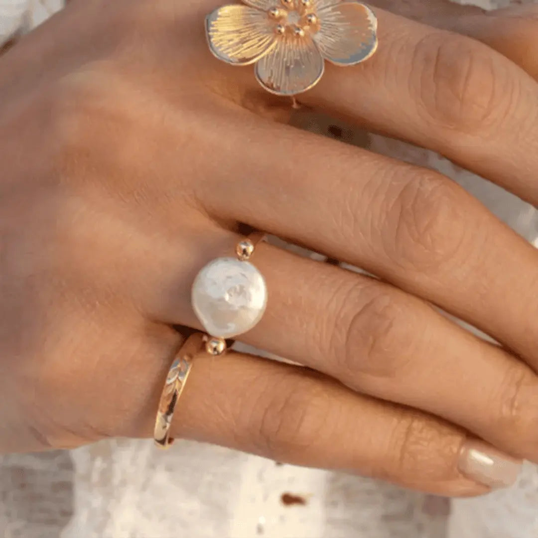 Anillo de perlas con banda abierta