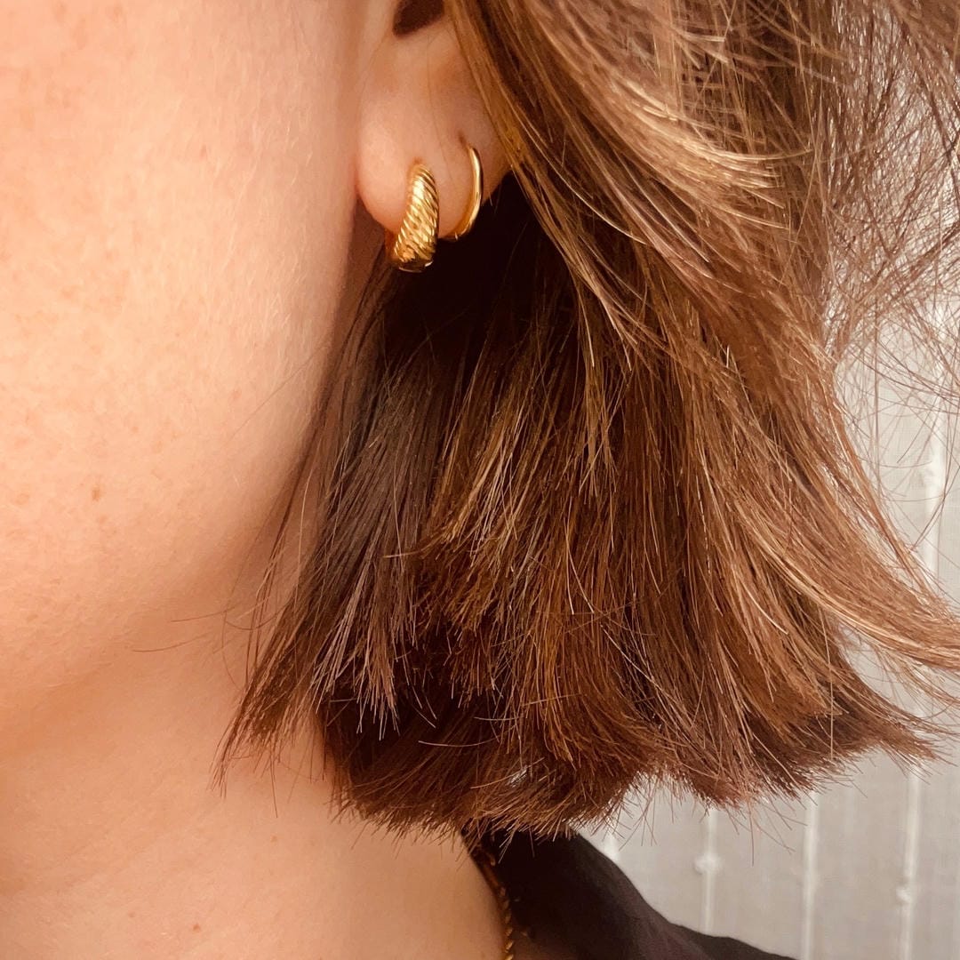 Pendientes de aro pequeños esenciales de oro