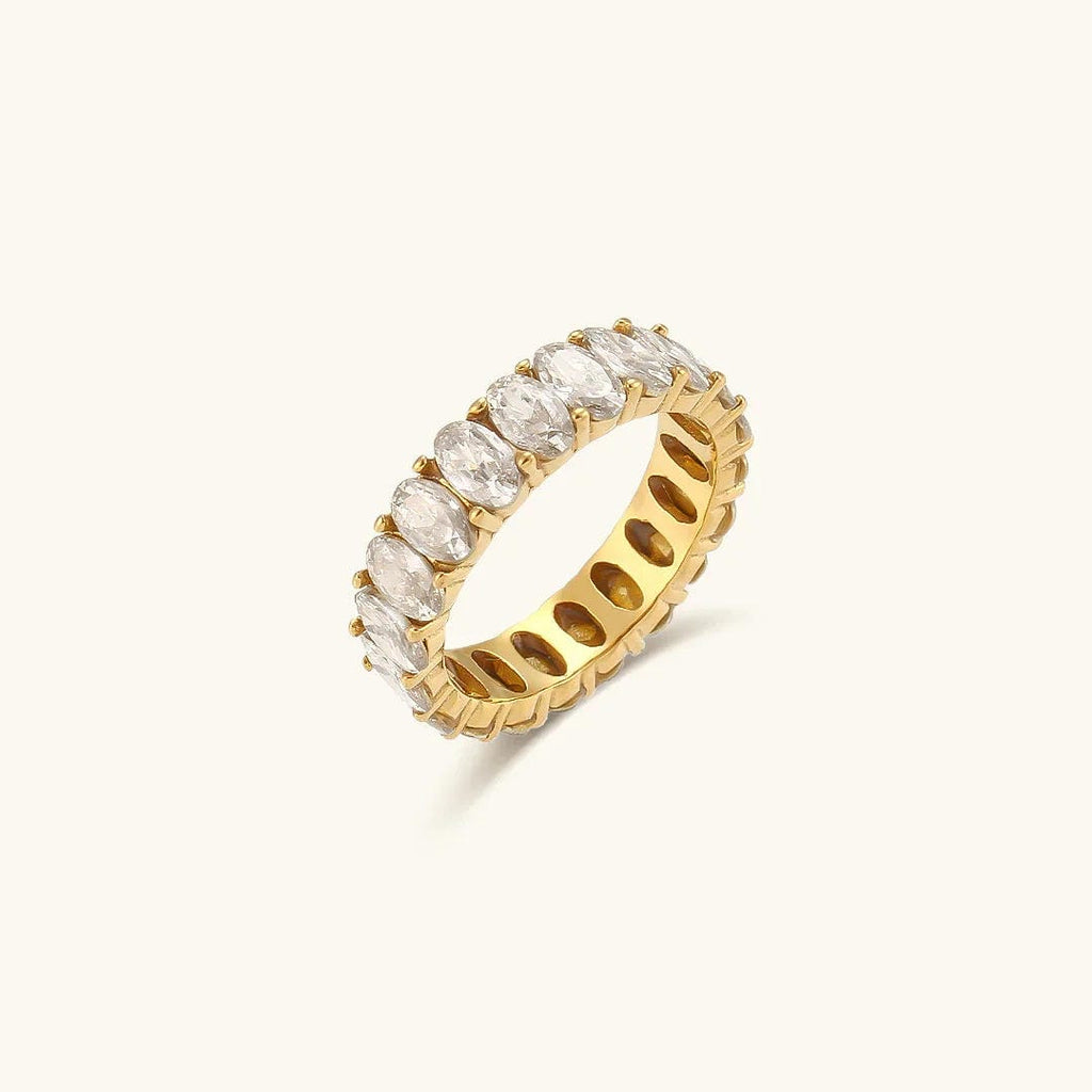 Anillo de oro con simulador de cristales