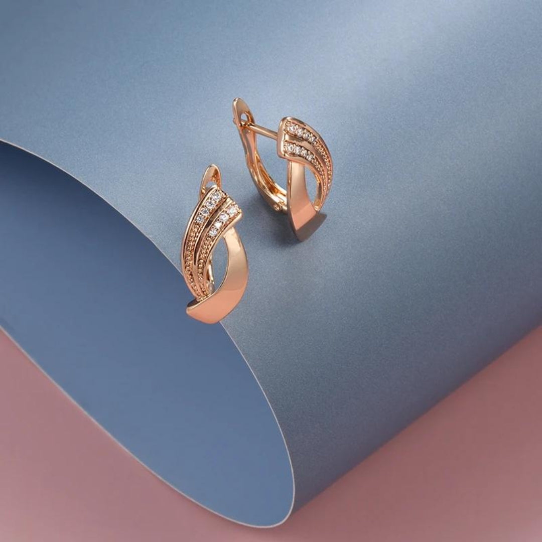 Elegantes pendientes de circonitas chapados en oro rosa