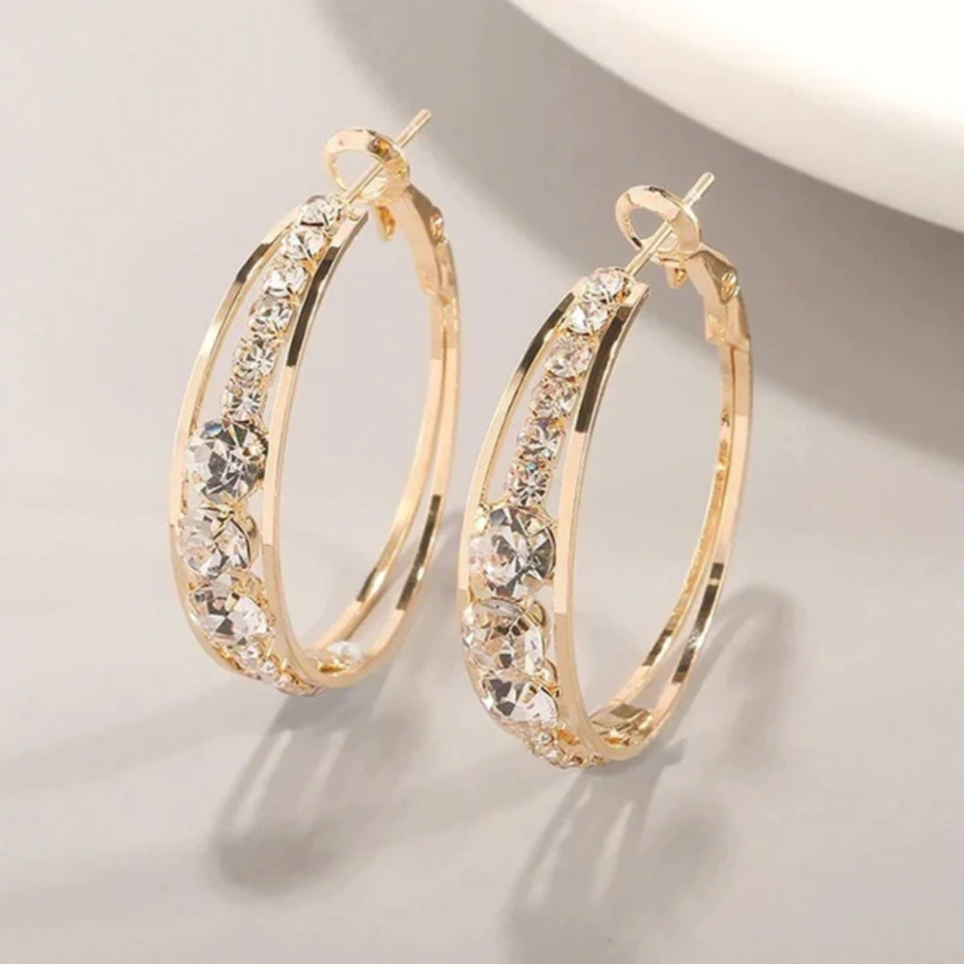Elegantes pendientes de aro brillantes