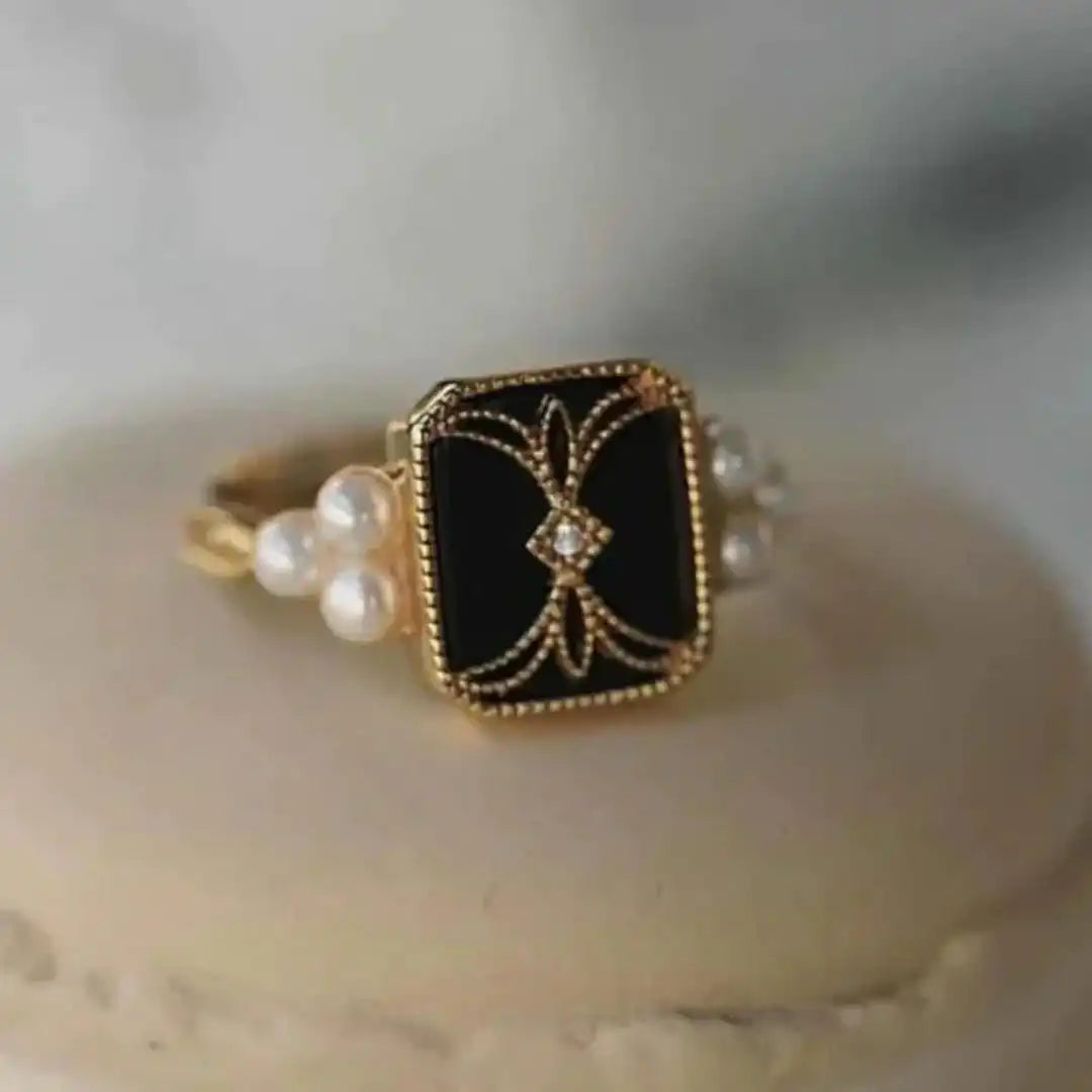 Anillo Antiguo de Oro con Perla Negra