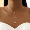 Collar con triple colgante y circonitas doradas