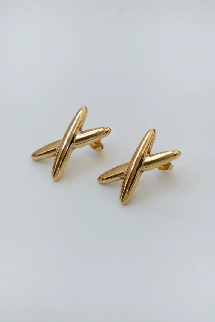 Pendientes modernos dorados en forma de X
