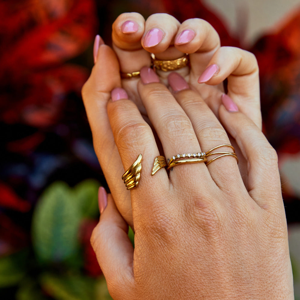 Anillo envolvente Alas de ángel dorado
