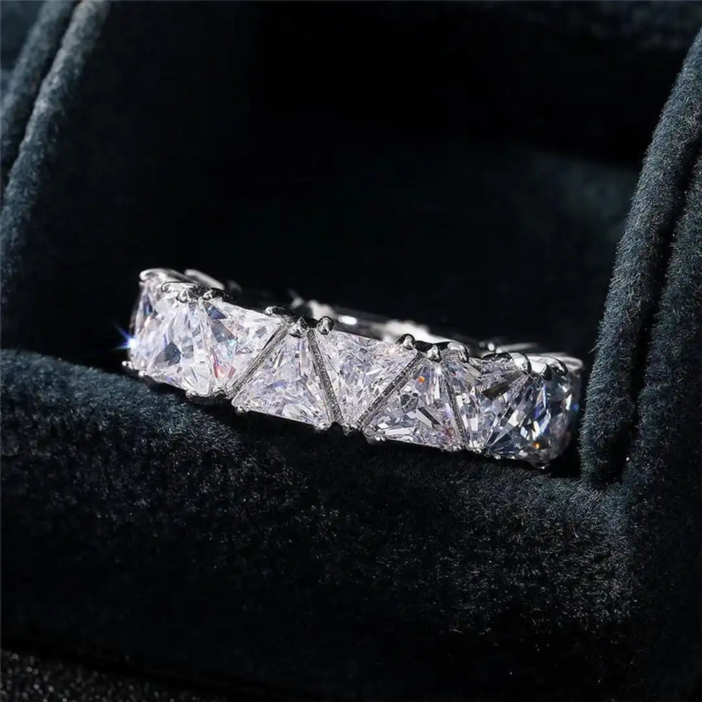 Anillo vintage de piedra triangular