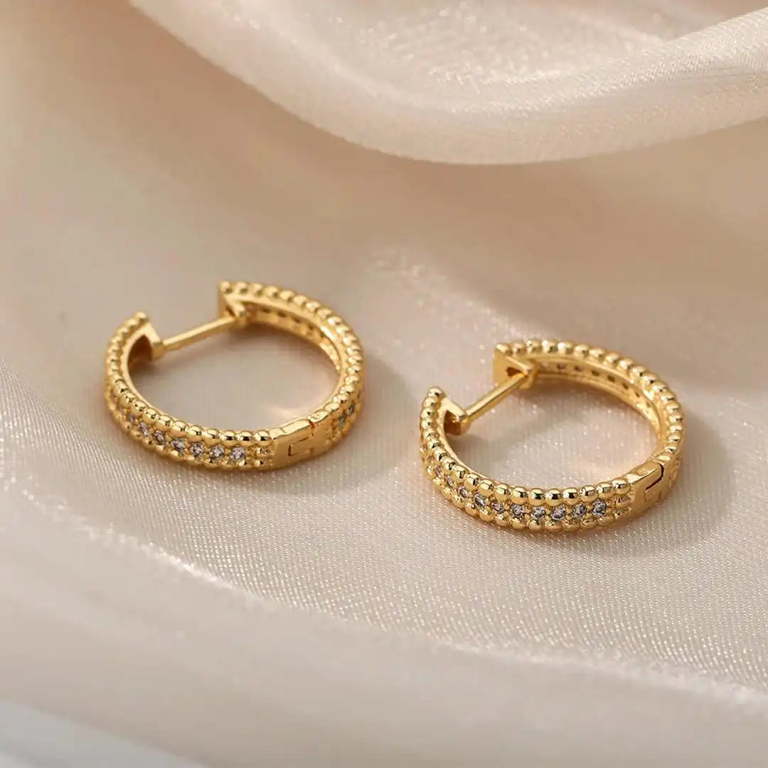 Pendientes de aro de cristal con tachuelas