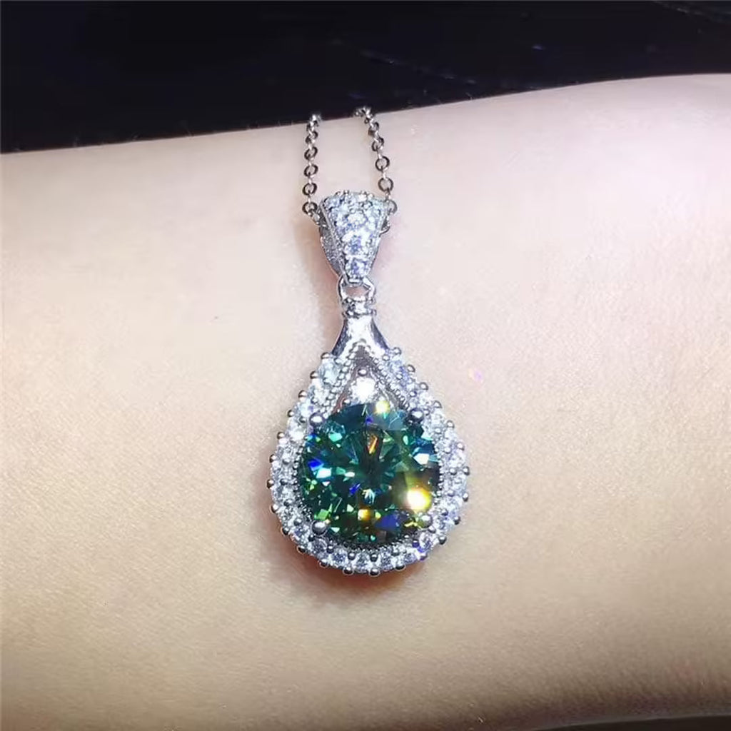 Pulsera rígida de lágrima esmeralda radiante