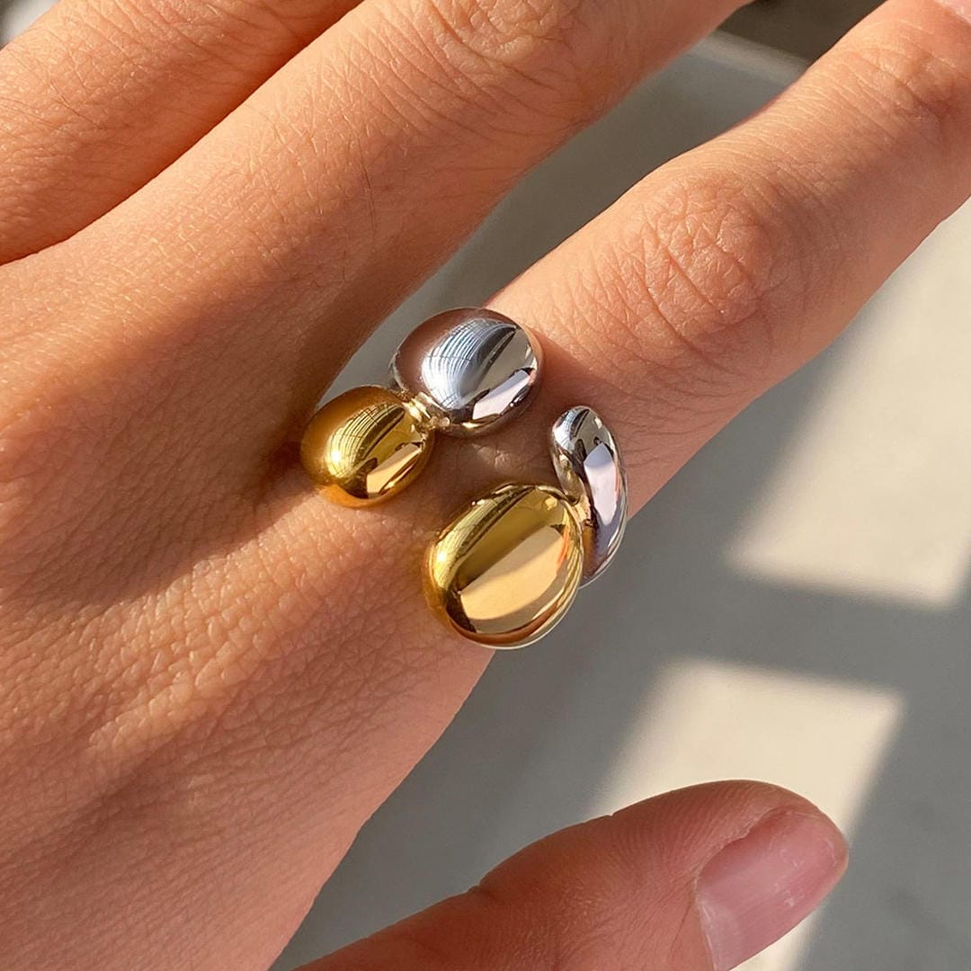 Anillo apilable de oro y plata bicolor