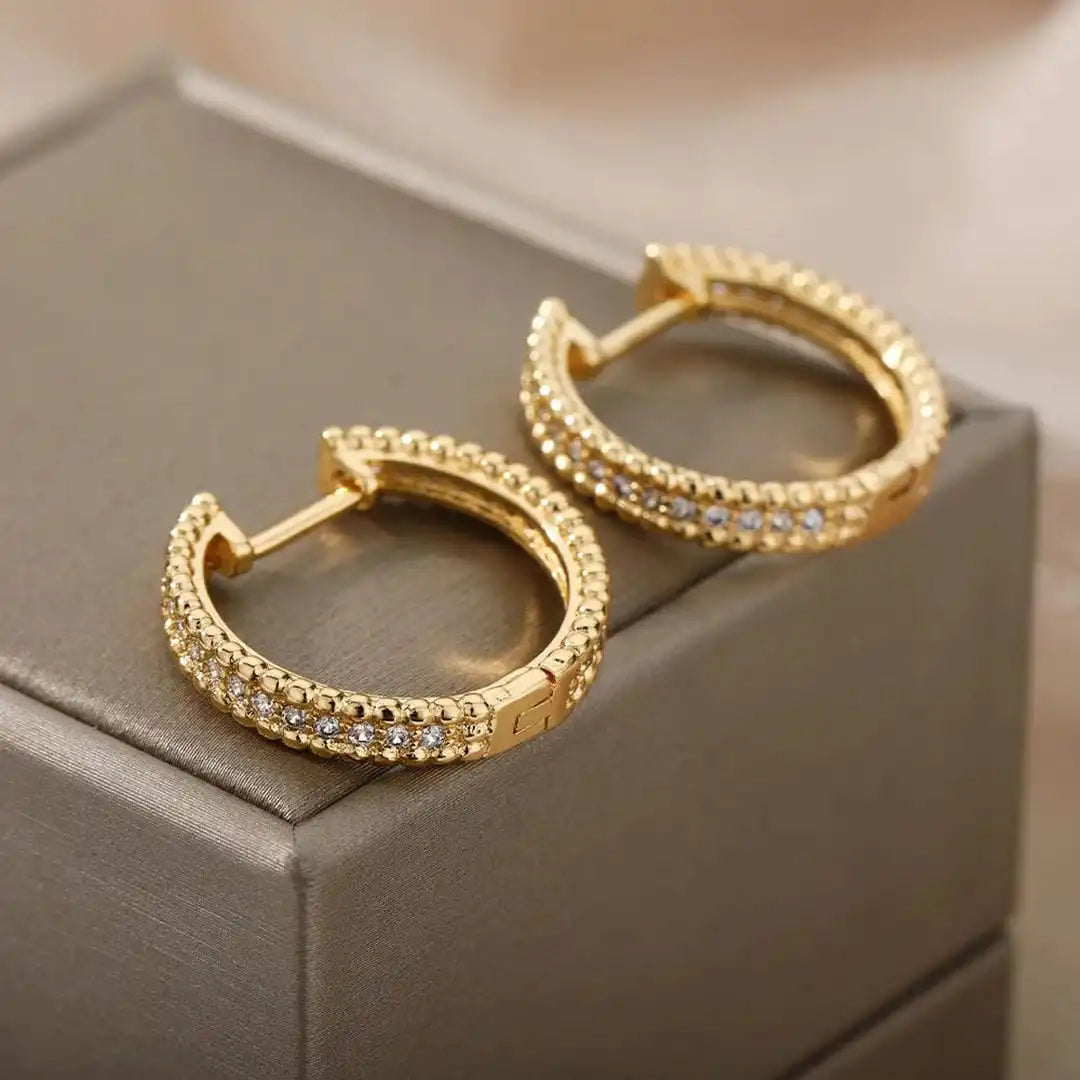 Pendientes de aro de cristal con tachuelas
