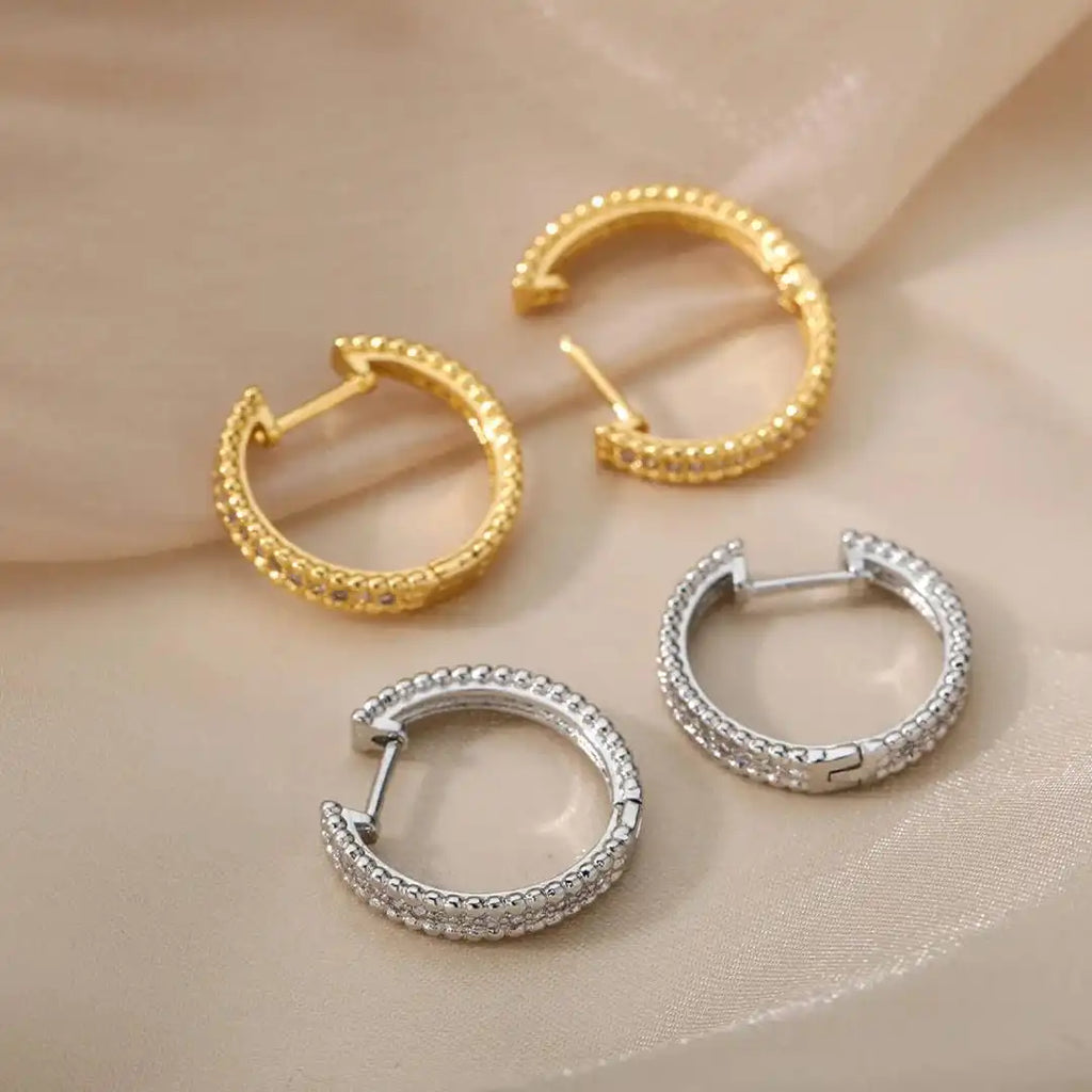 Pendientes de aro de cristal con tachuelas