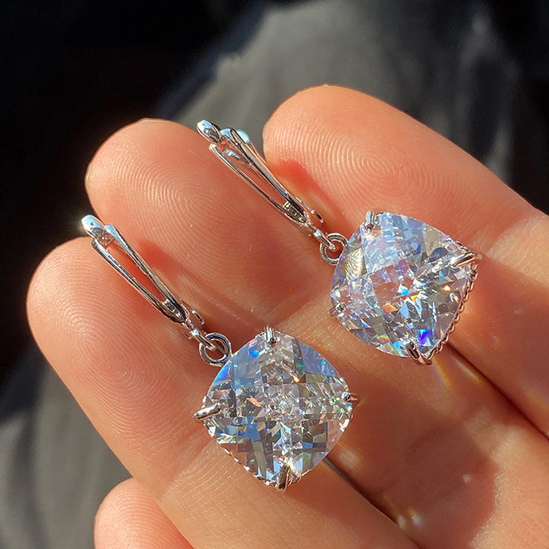 Pendientes Colgantes de Circonitas de Oro Blanco