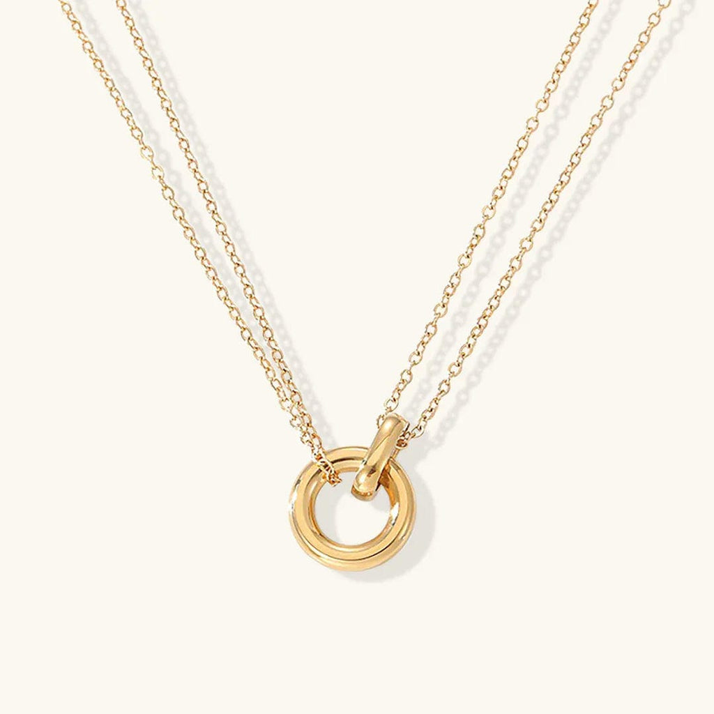 Deslumbrante collar con acento de anillo