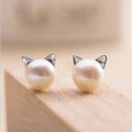 Pendientes de perlas con gato de plata de ley