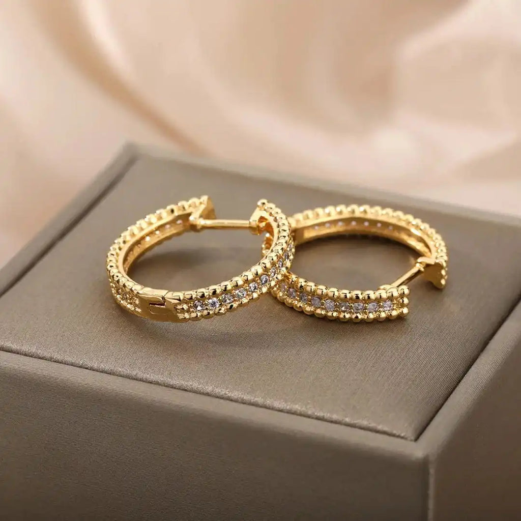 Pendientes de aro de cristal con tachuelas