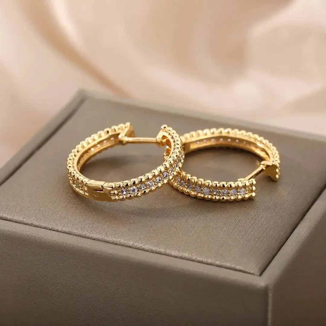 Pendientes de aro de cristal con tachuelas