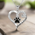 Collar de huella de perro con diseño de corazón