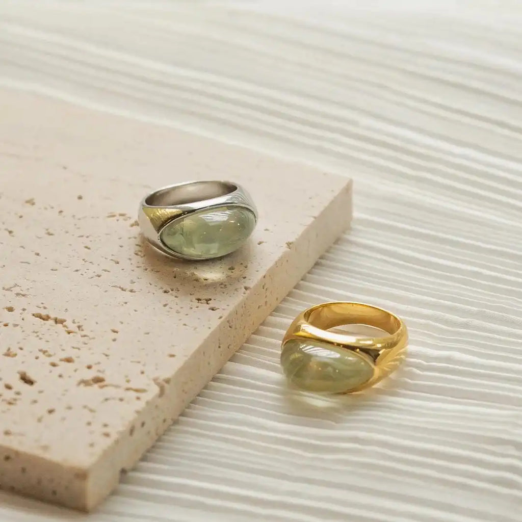 Anillo único de piedra natural