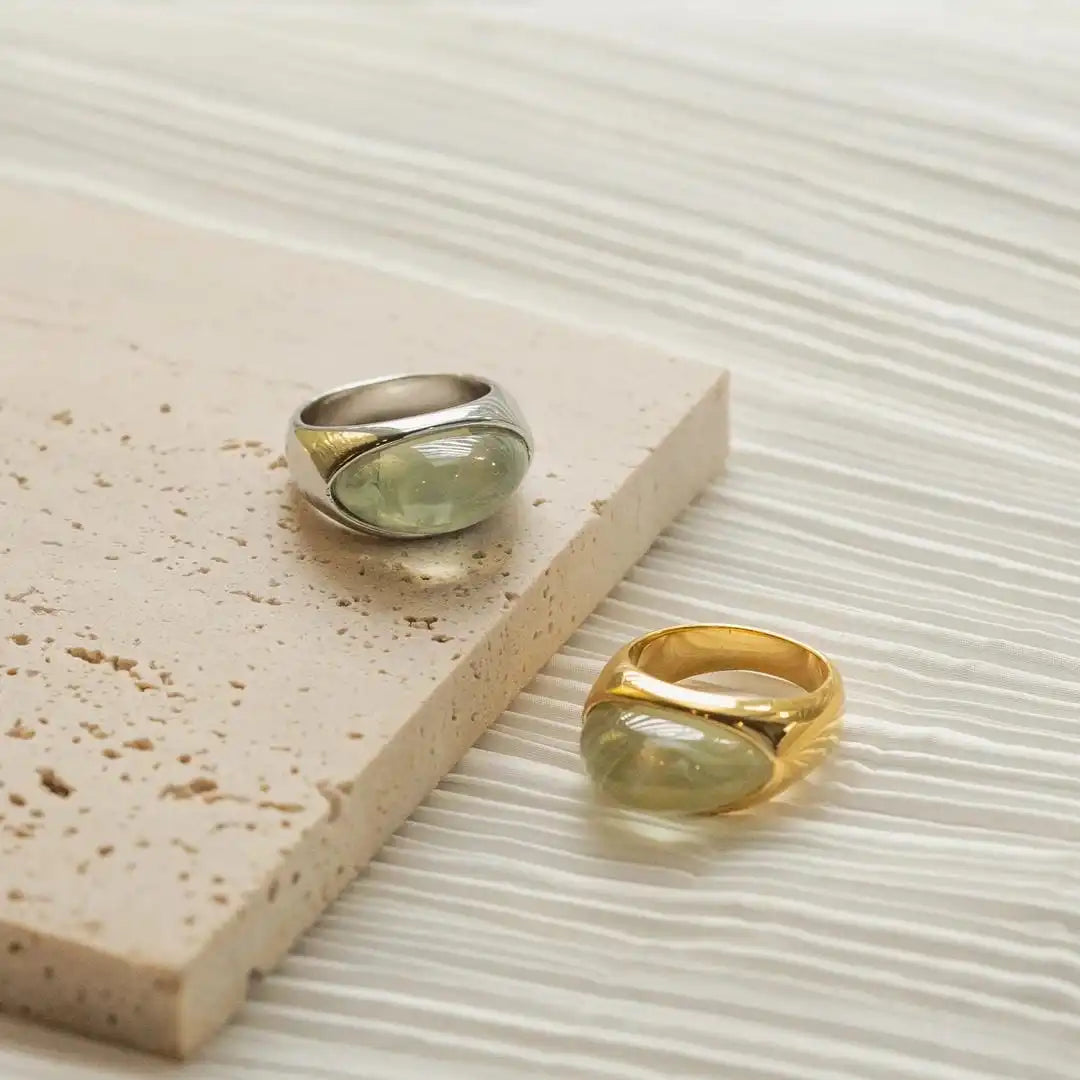 Anillo único de piedra natural