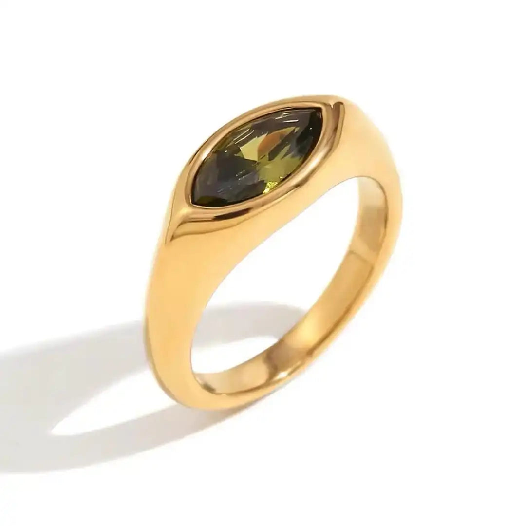 Anillo de sello de oro con gema marquesa