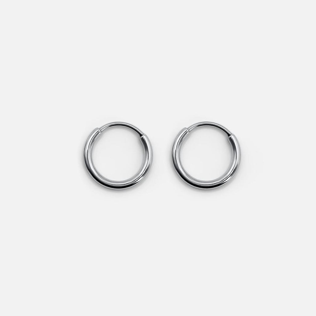 Pendientes de aro plateados para uso diario