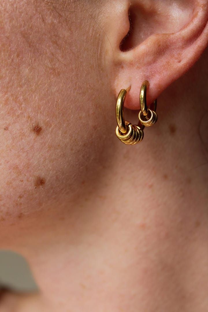 Pendientes de aro apilados