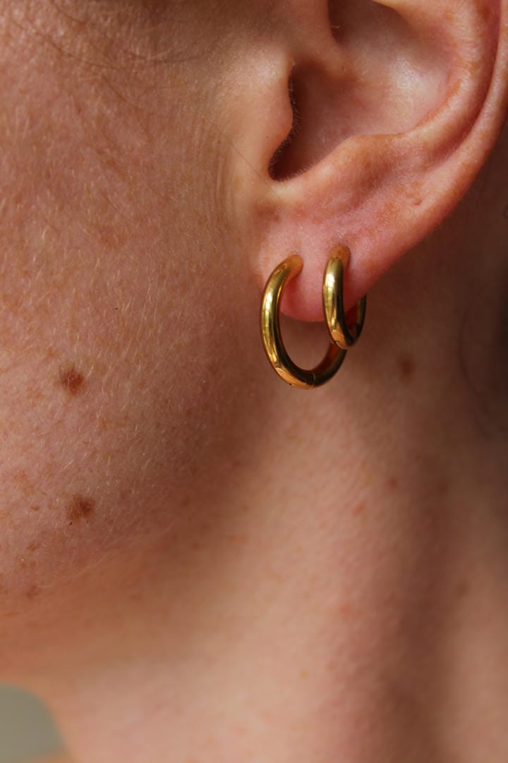 Aretes de aro Huggie elegantes