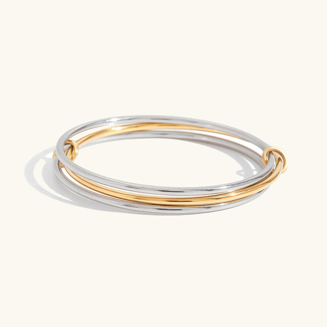 Pulsera apilada bicolor atemporal
