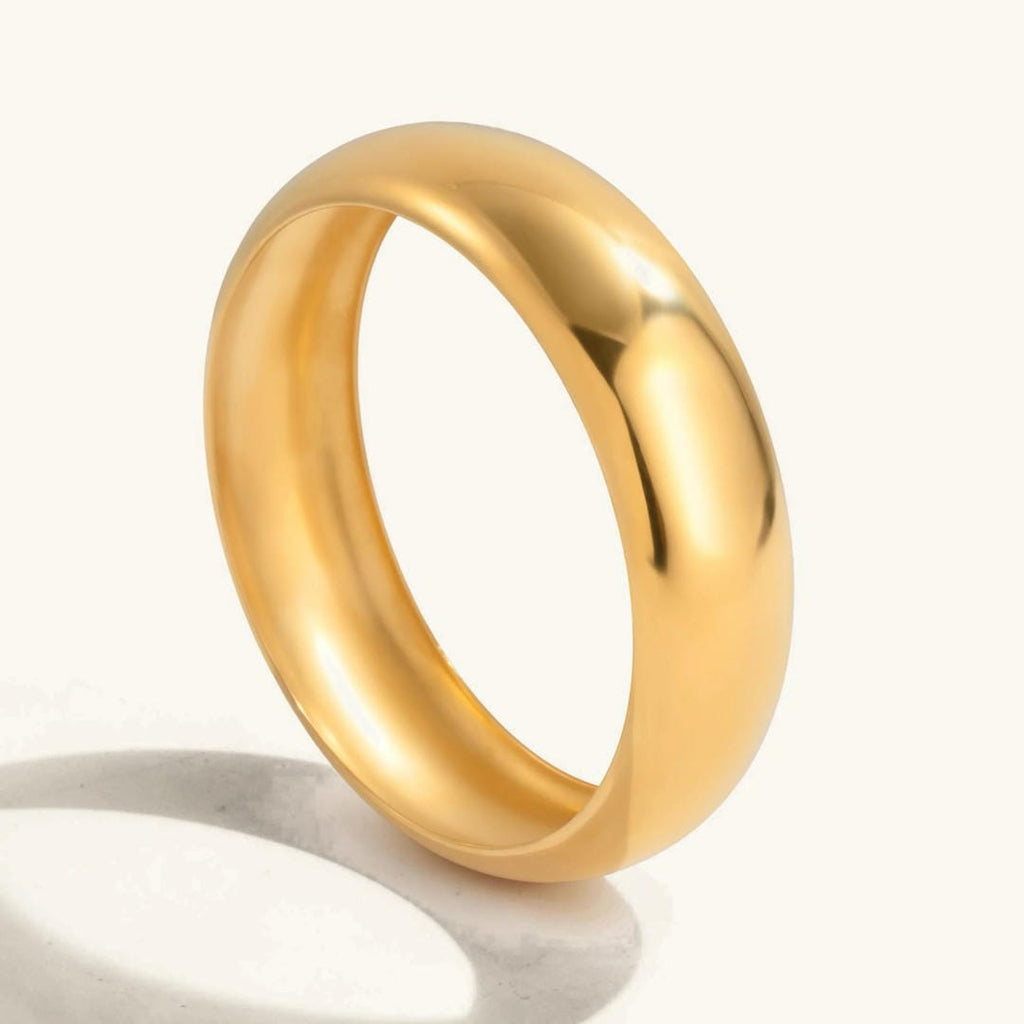 Pulsera rígida de oro lisa atemporal
