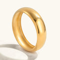 Pulsera rígida de oro lisa atemporal