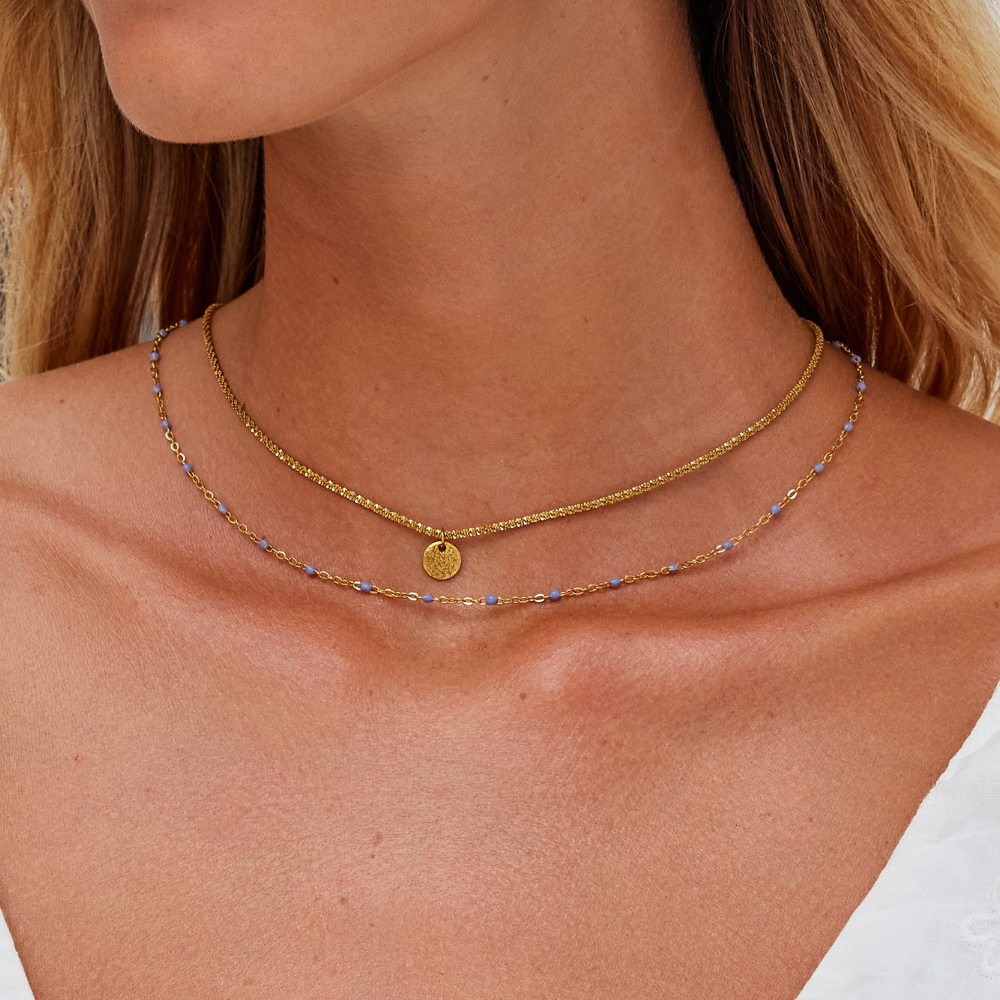 Collar Lia en capas de cuentas con moneda de oro