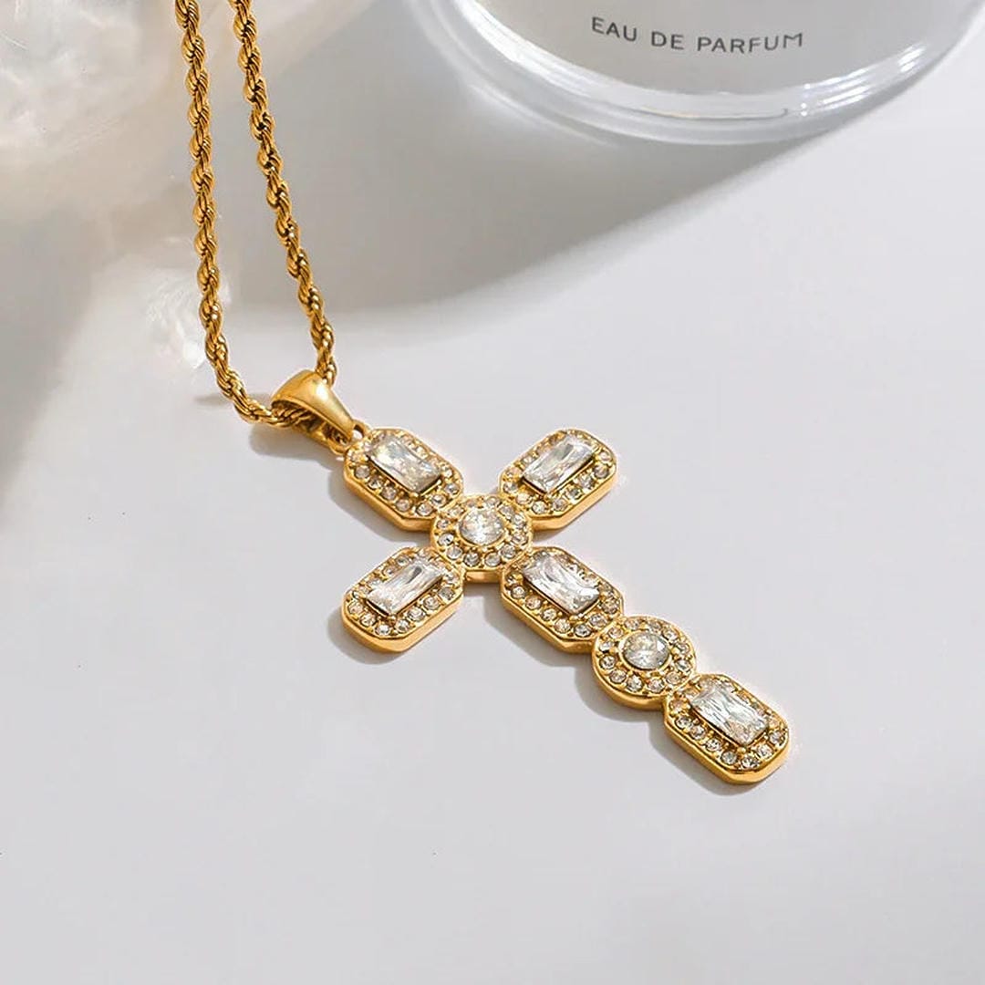 Collar Cruz de Oro Radiante