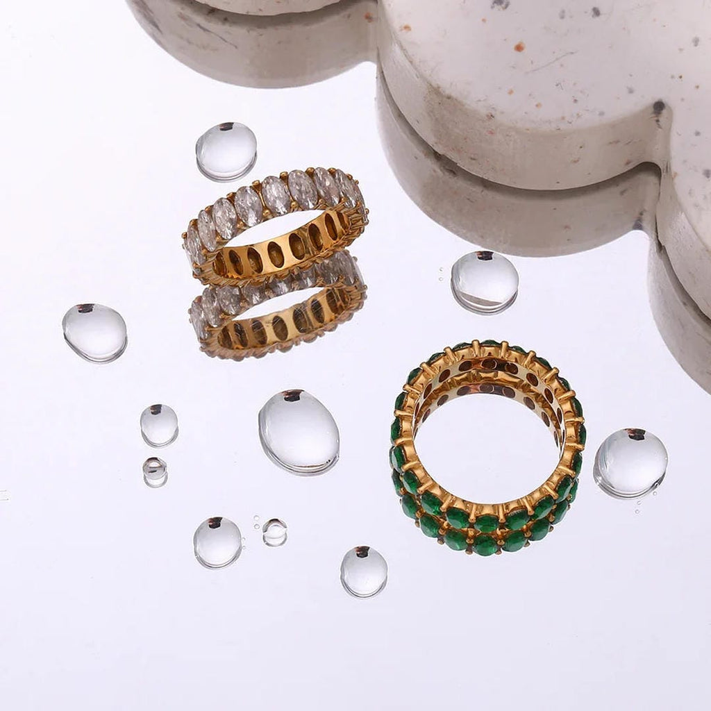 Anillo de oro con simulador de cristales