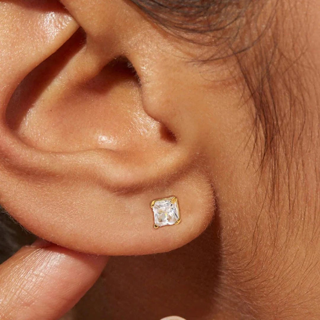 Pendientes Etéreos de Oro Brillante