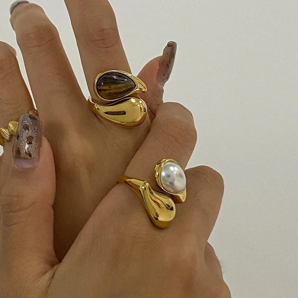 Anillo de oro esculpido María Dazzling Pearl