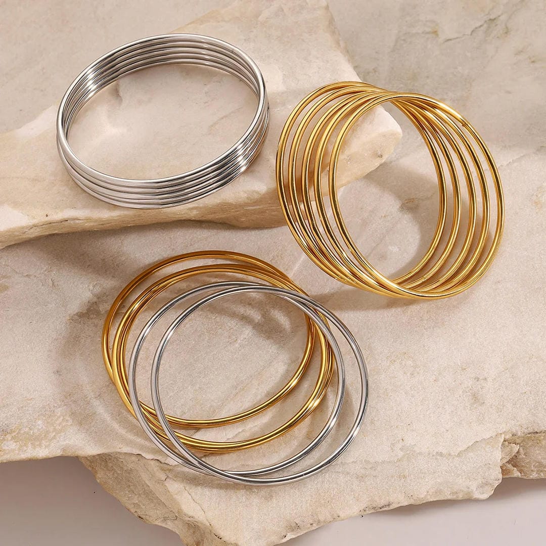 Deslumbrante juego de pulseras apilables de oro