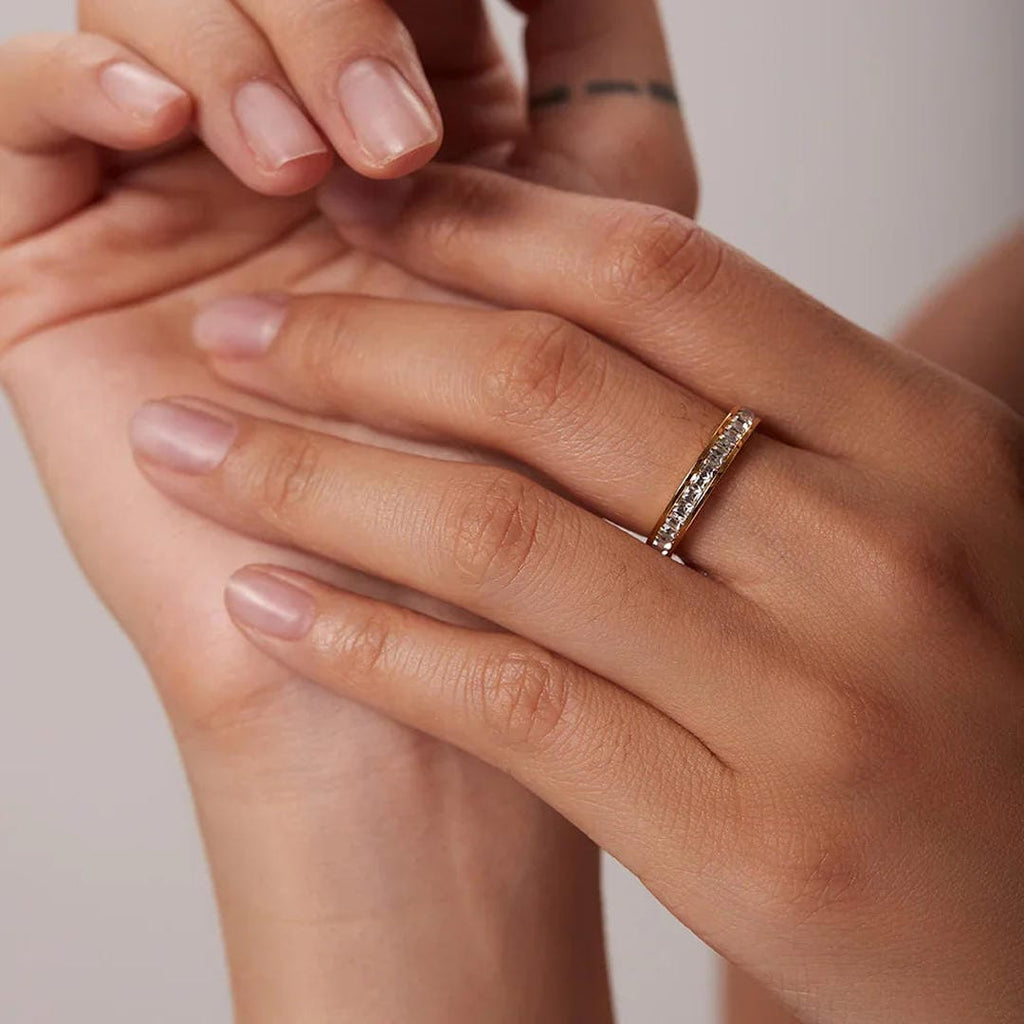 Deslumbrante anillo de oro Amelia