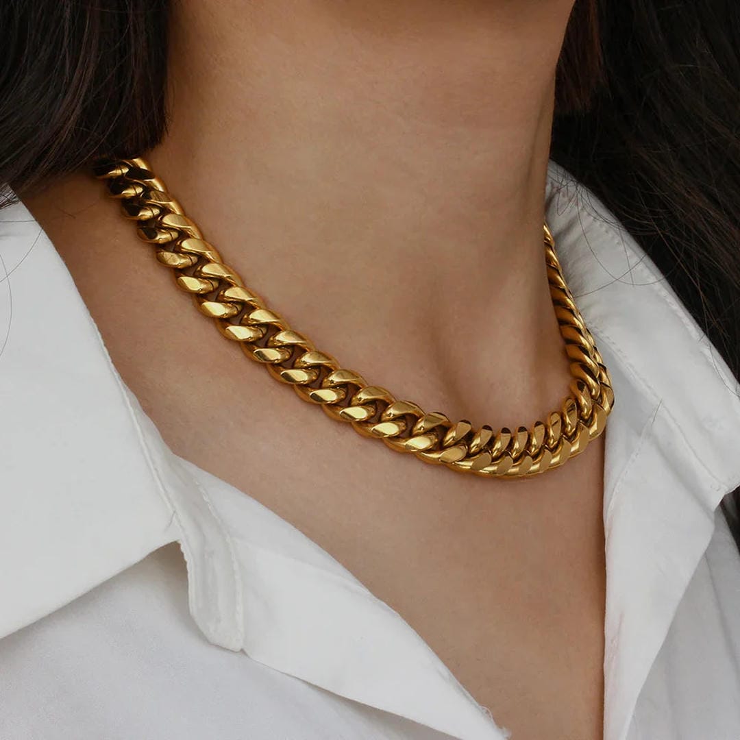 Diseño de collar de cadena atrevido y etéreo