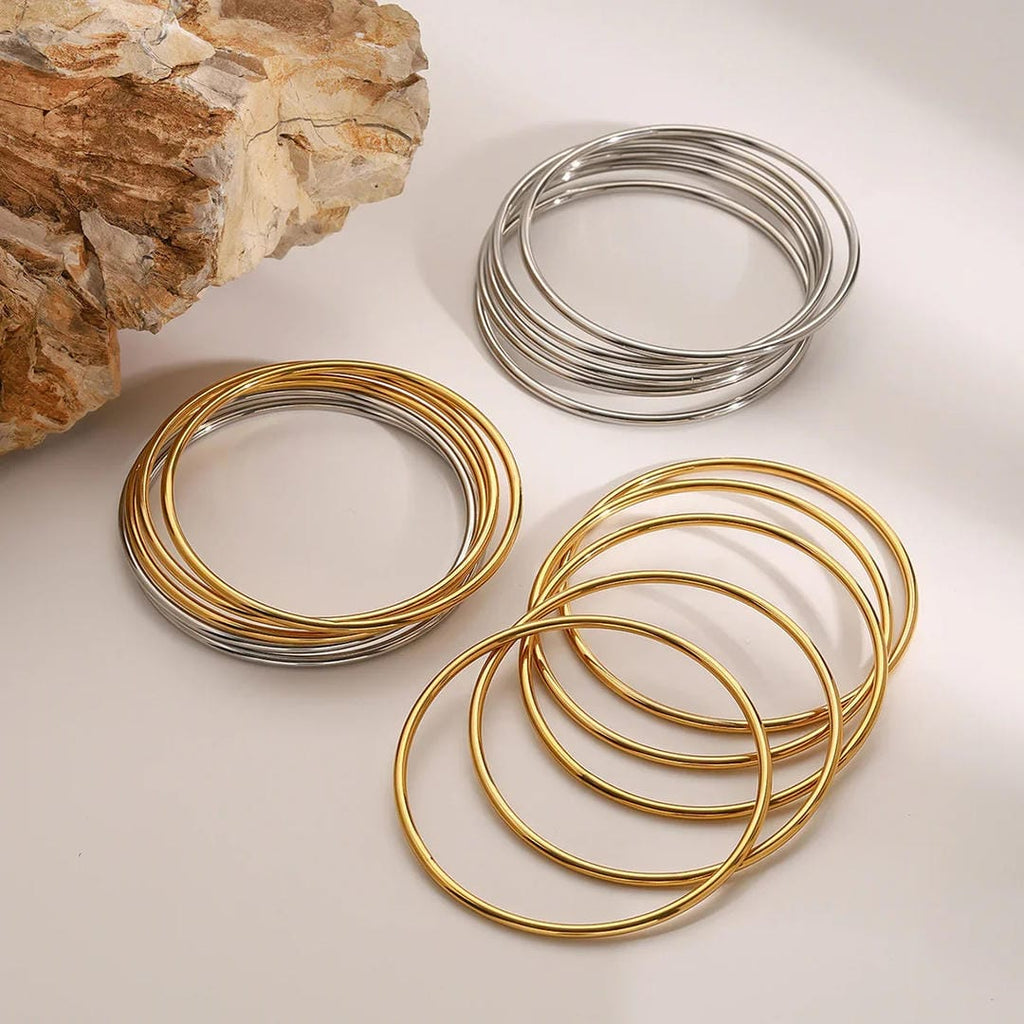 Deslumbrante juego de pulseras apilables de oro