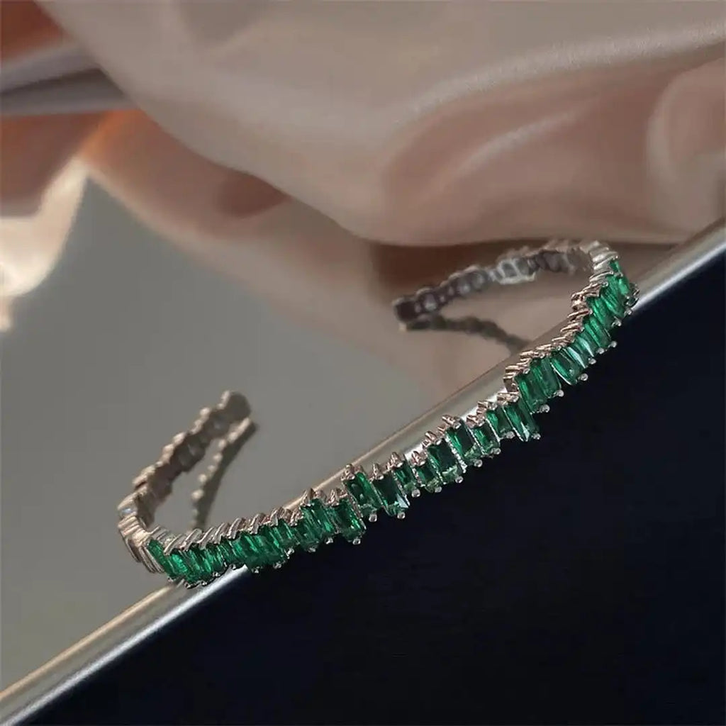Pulsera moderna de zigzag de esmeralda