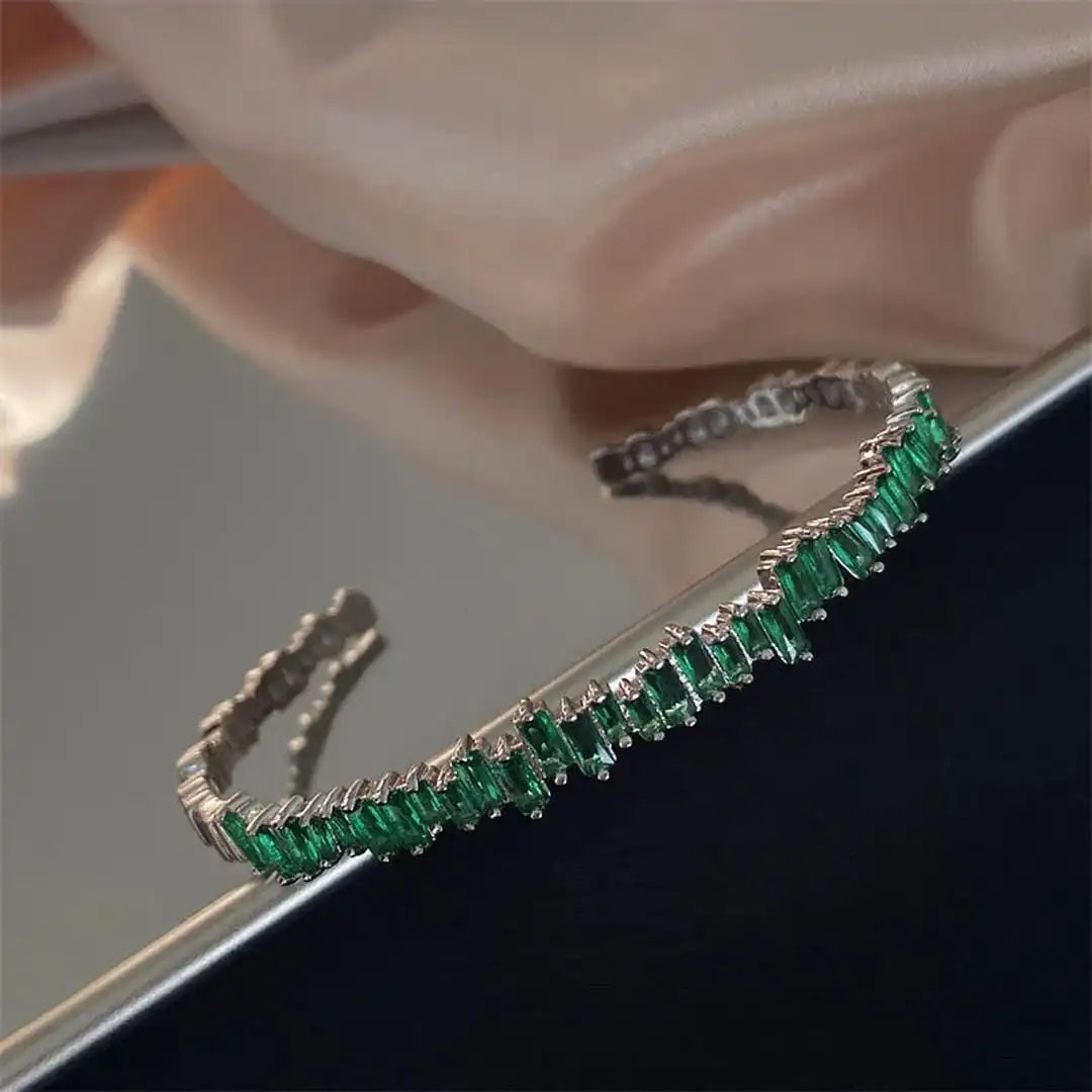 Pulsera moderna de zigzag de esmeralda