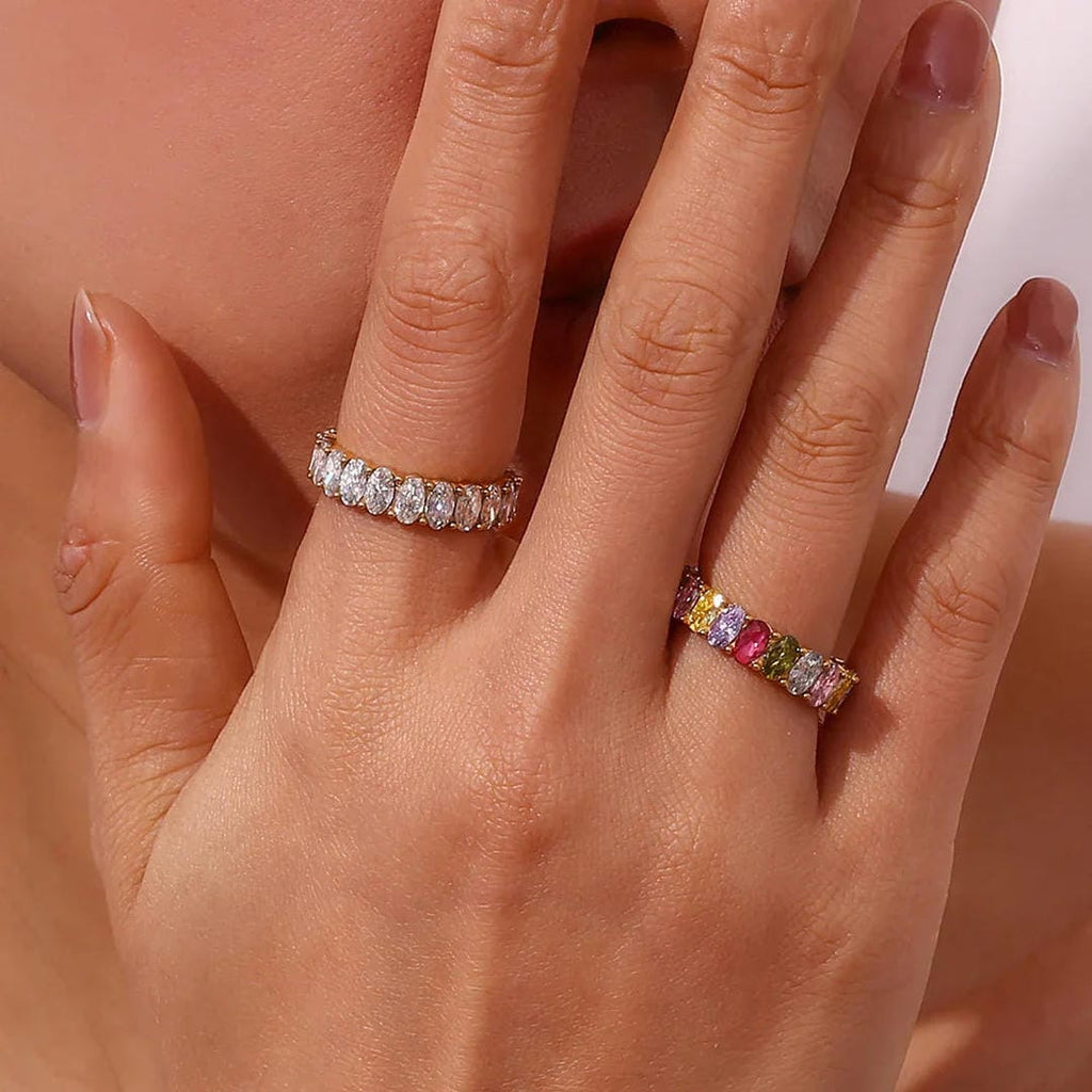 Anillo de oro con simulador de cristales