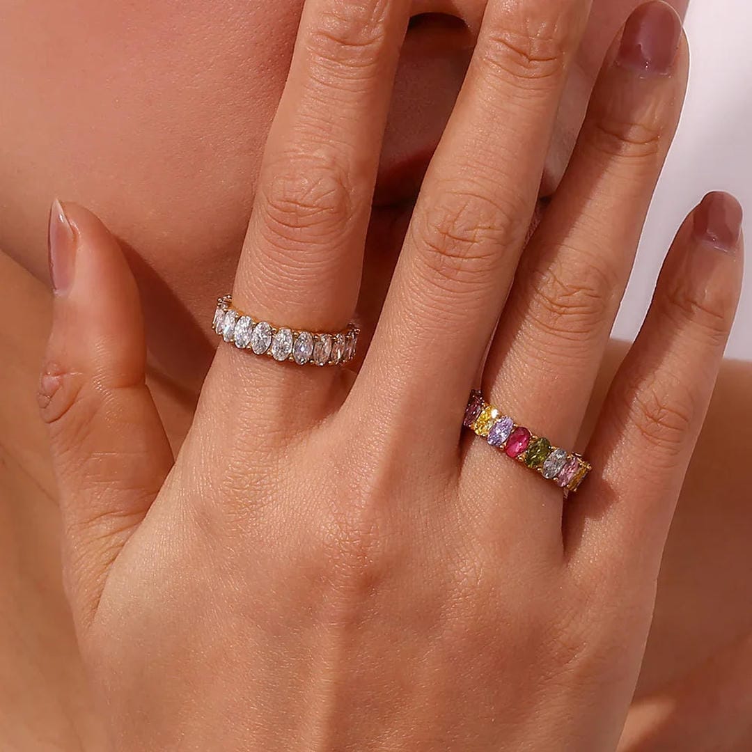 Anillo de oro con simulador de cristales