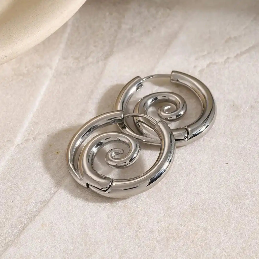 Pendientes atemporales de espiral dorada