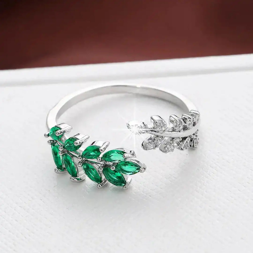 Anillo Delicado de Hoja Verde Esmeralda