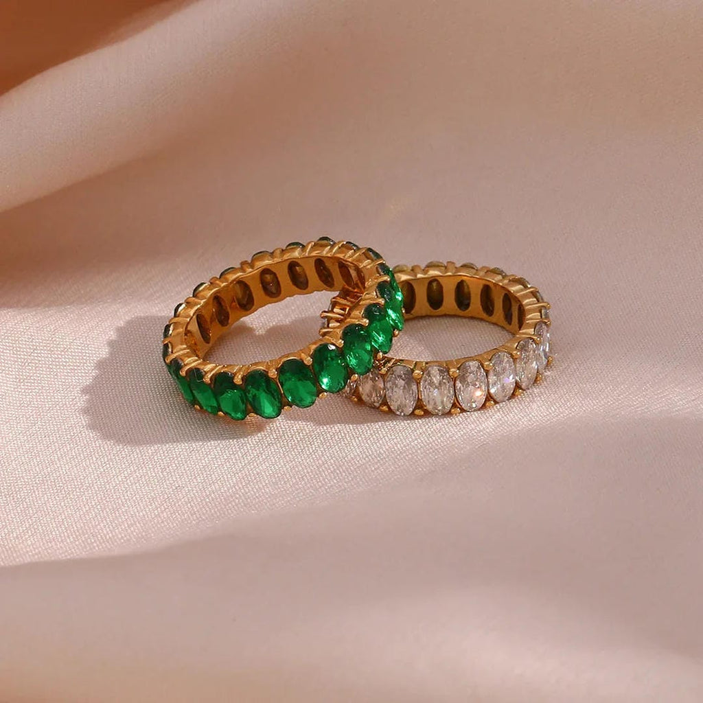 Anillo de oro con simulador de cristales