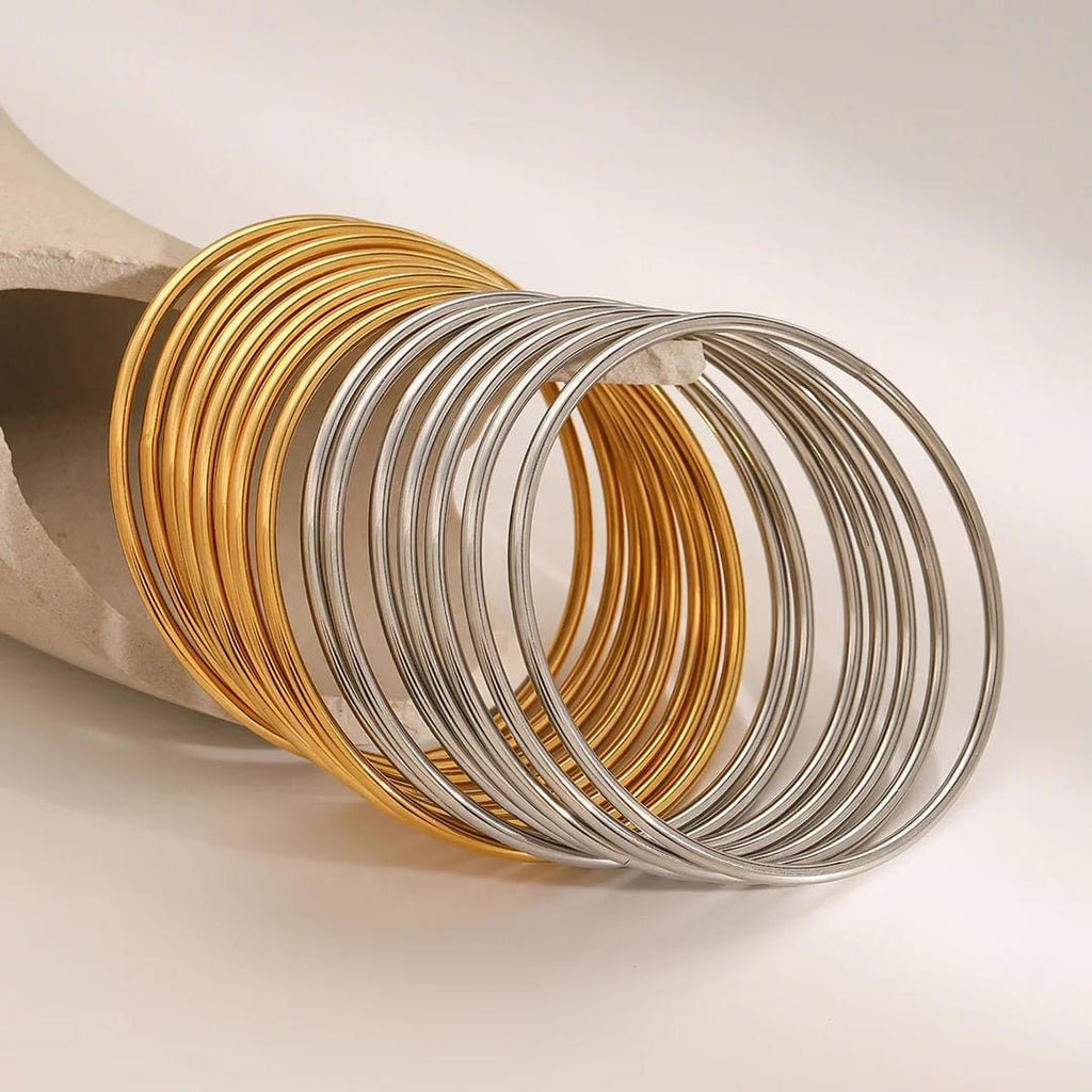 Deslumbrante juego de pulseras apilables de oro