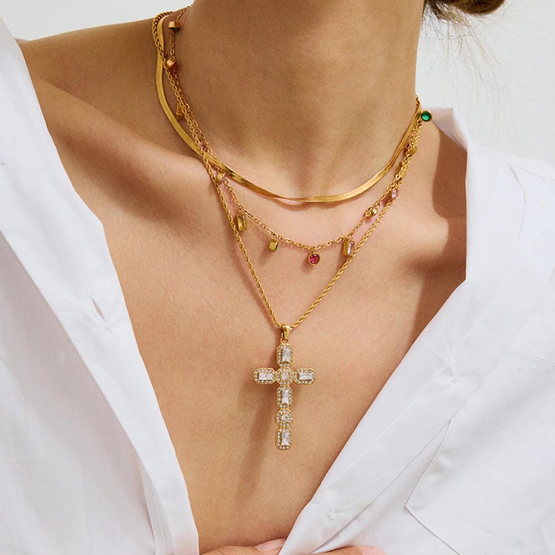 Collar Cruz de Oro Radiante
